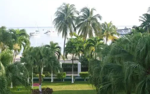 Beach One Bedroom Suite 13