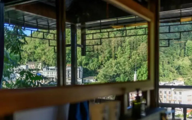 Floral Hotel Fenghuang Xinsu View