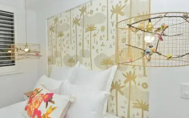 Retro Port Douglas Apartments