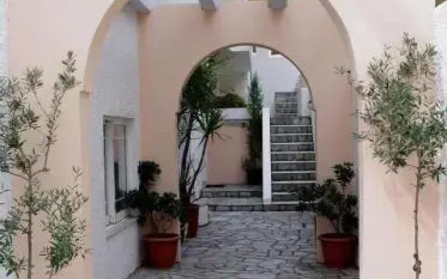 Doreen Suites