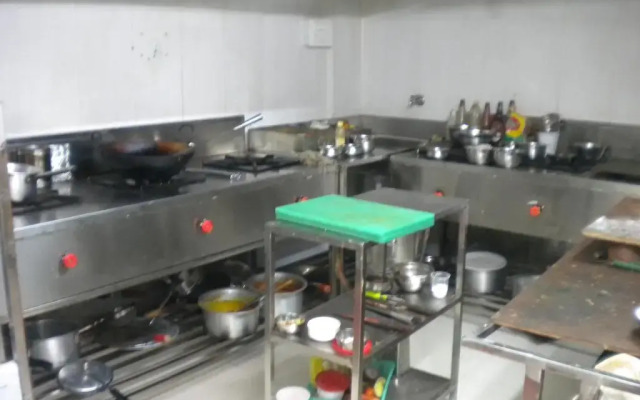 OYO 2403 Hotel Aamantran Avenue