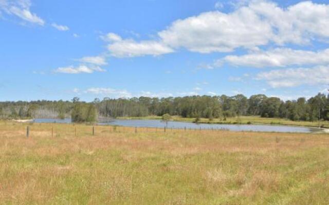 Grasmere Estate Homestead - hear the Lions roar from nearby Hunter Valley Zoo