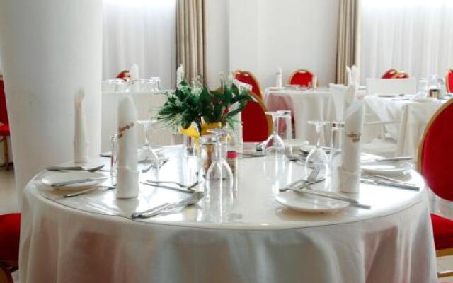 Garden Courts Hotel