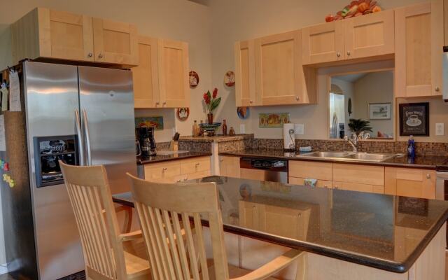 Family Cabana 3 Br home by RedAwning