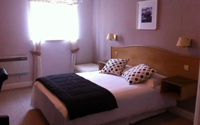 Red Lion & Cellar Room Hotel