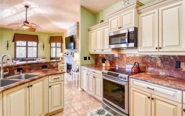 Splashing Dolphins - Three Bedroom Home