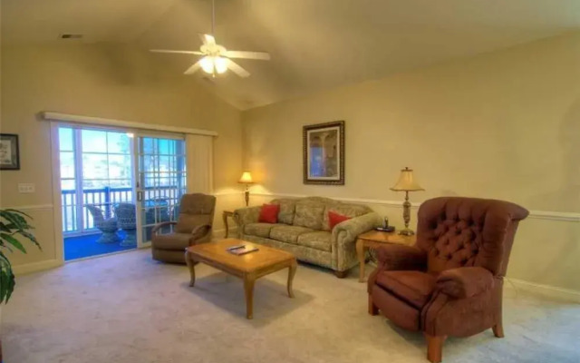 Magnolia Pointe 305-4889 Condo