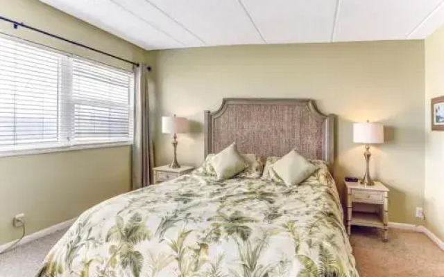 Comfy Upper Unit Condo to Enjoy the Beach or the Fishing by RedAwning