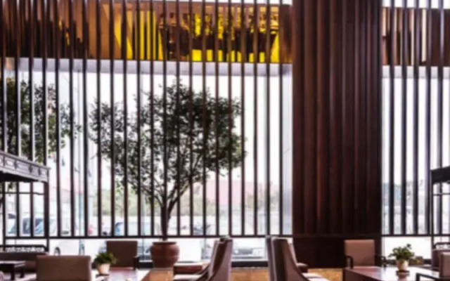 Scholars Hotel (Zhenjiang City Government Sports Exhibition Center)