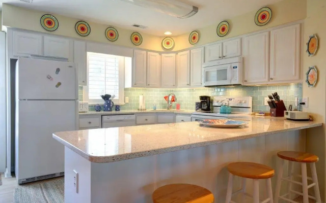 Sea Shanty 3 Bedroom Home by RedAwning