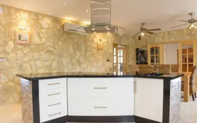 Abahana Villas Airlie