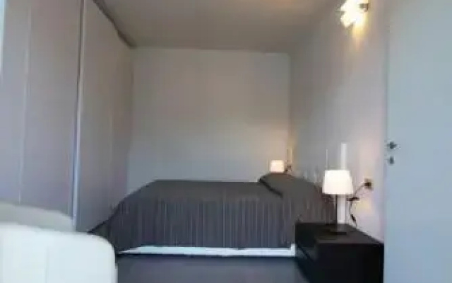 Luxury Apartment Front Lake View