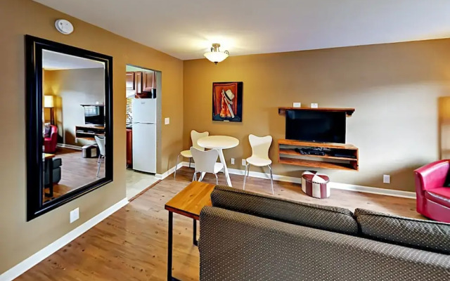 Landmark McMillin Court Apartment 16 by RedAwning