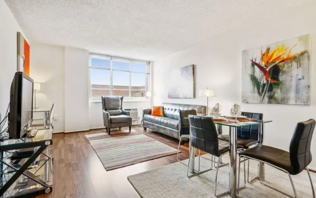Churchill Living 1500 Locust
