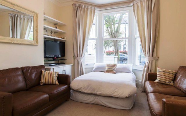 Veeve  2 Bed Maisonette Shandon Road Clapham