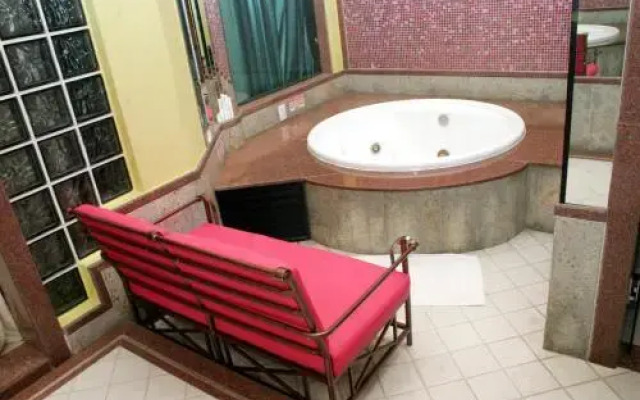 Status Motel (Adult Only)