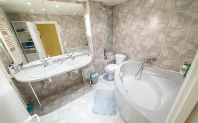 Apartment on Griboedova