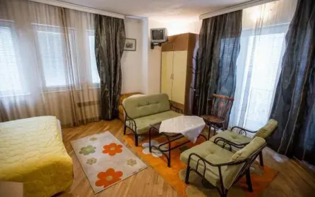 Apartment Tilevi