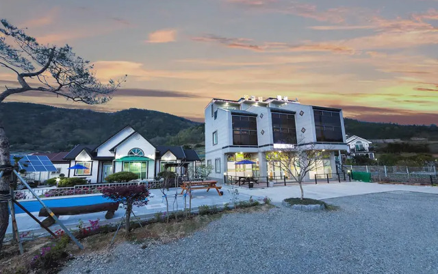 Yeosu Gold Light Pension