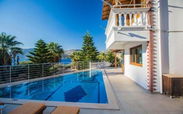 Villa Duru by Akdenizvillam