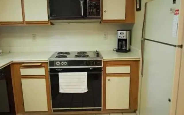 Isleta 897 *30 Day Minimum* 2 Bedroom Condo by RedAwning