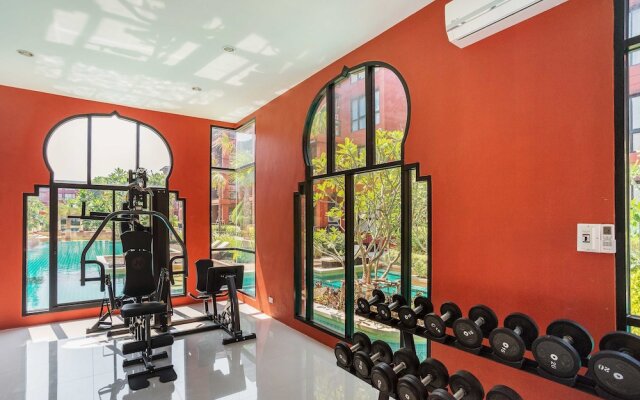 Bluroc Hua Hin by FavStay