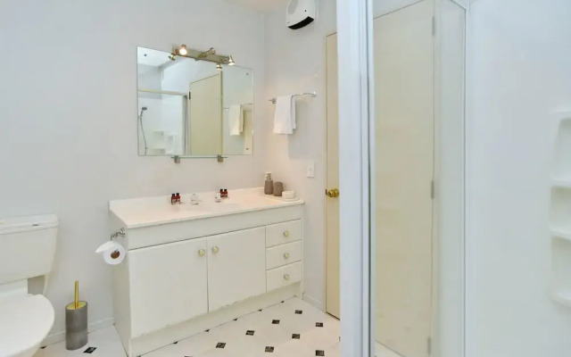 Park Lane Apartment 4