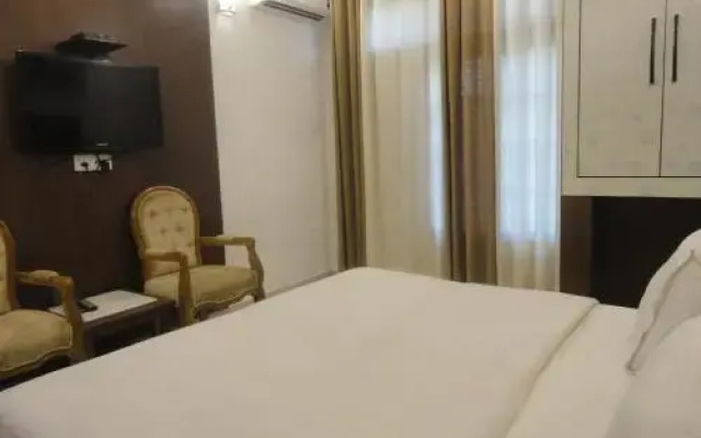 Hotel Anand Niwas