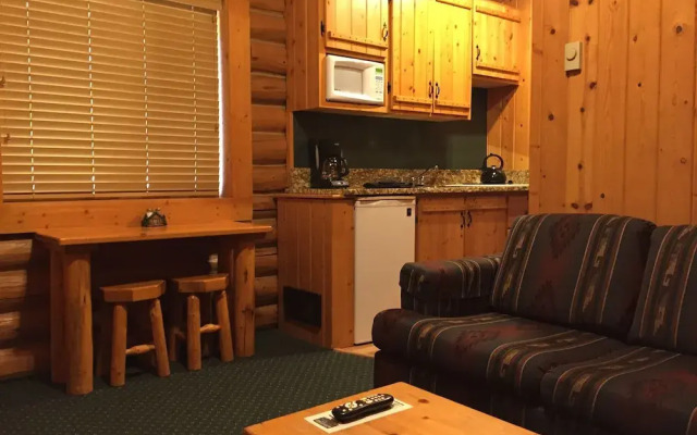 Somer's Bay Log Cabin lodging