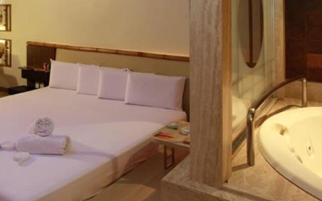 Dragon Motel (Только для взрослых)