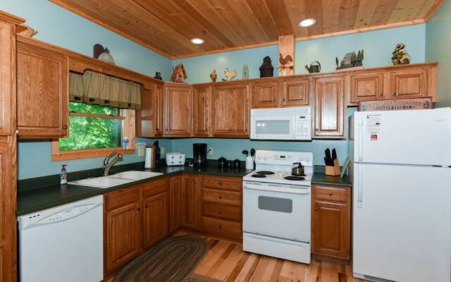 Crestview - 2 Br home by RedAwning