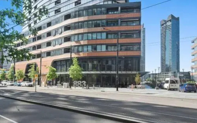 MEL Waterview 2bed Pool Gym Free Parking Vdo-17
