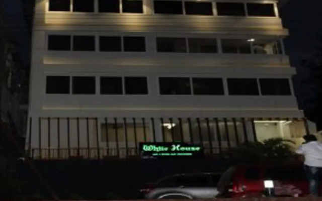 Hotel White House