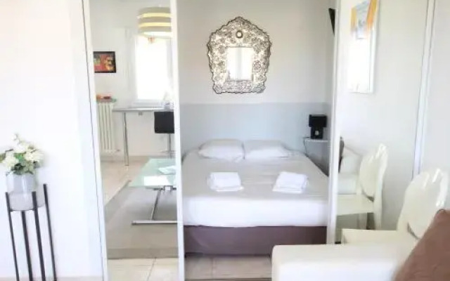 Le Colony