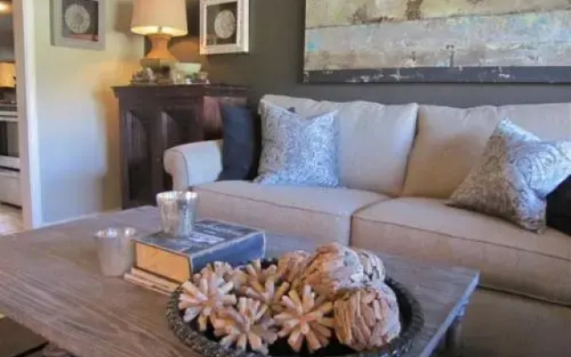 Wilton Bungalow East