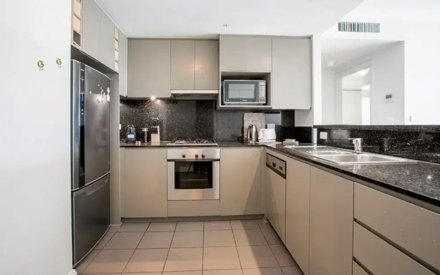 Russell St. Hotel Apartment