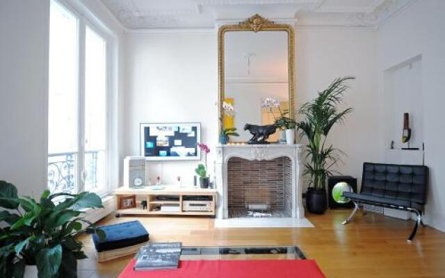 Champs Elysees Homestay