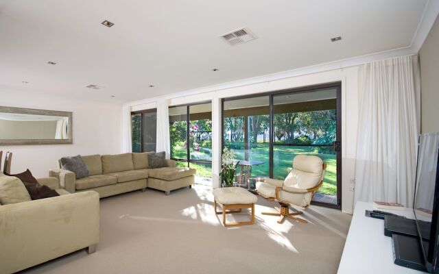 Sea Pearl, 10 Corlette Point Road