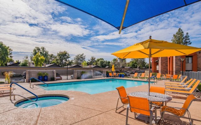 Chic 2BR Near ASU Pool by Wanderjaunt