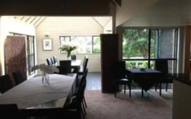 Tawharanui Lodge