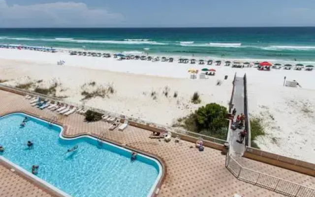 Islander 5009 by RedAwning