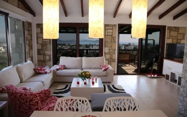 Important Group Villa Royal