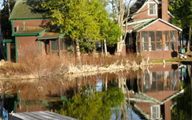 Duck Inn
