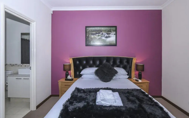 Rose Hotel Clarkson