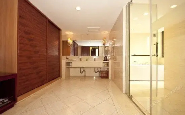 Tang Chen Hotel
