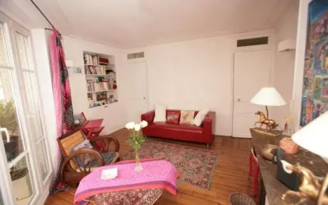 Cozy Parisian 1 Bedroom (365)