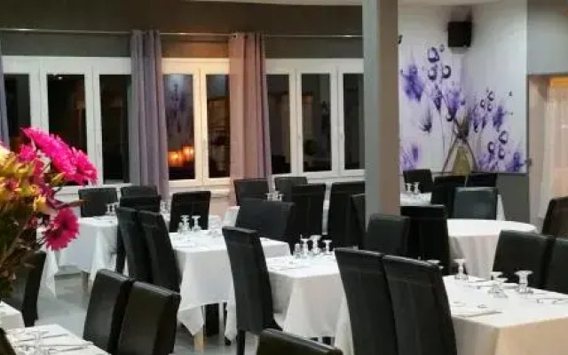 Hôtel Restaurant Les Lavandins