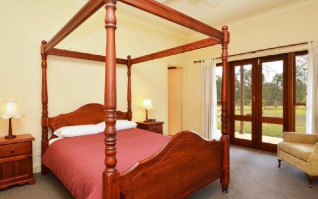 Grasmere Estate Homestead - hear the Lions roar from nearby Hunter Valley Zoo