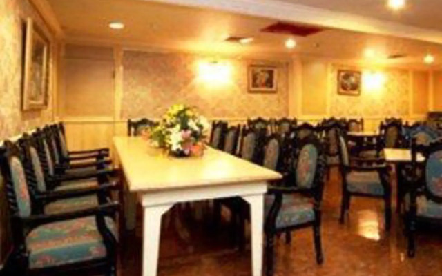 Royal Castle Hotel