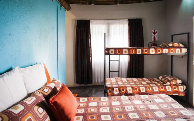 Sheri's Lodge & Backpackers